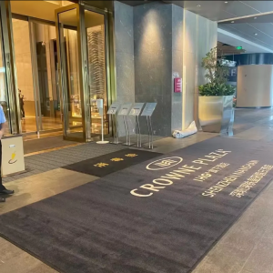 Custom Logo Wholesale Anti-Mud Mats Nylon PVC Bottom Door Mat Non-slip Water Absorption Wide Stripe Hotel Entrance Rubber Carpet